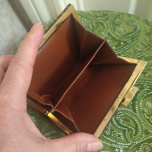 Louis Vuitton Monogram Kiss-lock Coin and Card Wallet - Picture 9 of 15